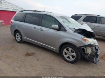  Salvage Toyota Sienna
