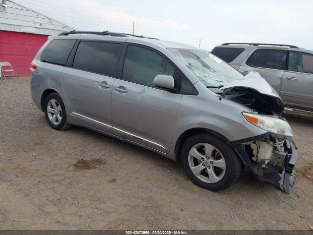  Salvage Toyota Sienna