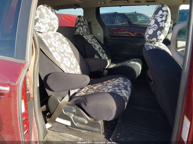 Toyota Sienna Limited Premium 7 Passenger Image 7